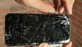 三星S6对比iPhone 6跌落暴力测试 谁更耐摔