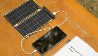 全球最轻薄太阳能移动电源问世 2小时充好iPhone6