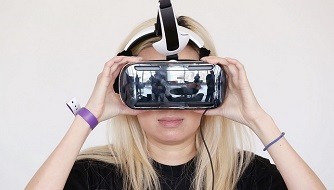 宅男福音：未来“爱情动作片”成VR眼镜第三大市场