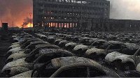 天津滨海爆炸千余车辆焚毁成“汽车坟墓”