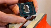 Intel CPU的快速安全开盖神器：台钳和锤子