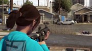 《GTA5》PC版MOD演示 冲锋枪女汉子街头乱射
