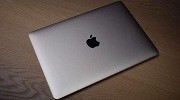 或因机身变薄 苹果新MacBook取消Logo发光