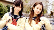 走光都怪衣服？各国女孩被意外掀开短裙的反应