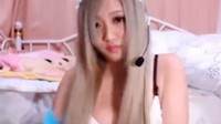 老忘关摄像头？游戏女主播为红也蛮拼的！
