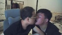 主播笑笑与西卡直播飙酒 喝醉后竟忘情热吻！