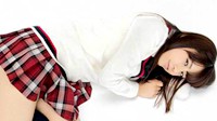 日本女学生的裙子真是太短了 身体不放假的囧图