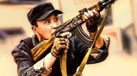 《战狼2》新预告和海报公布 “达康书记”持枪扫射
