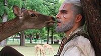 《巫师3》杰洛特神级Coser探访日本 竟被小鹿攻击？