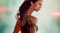 《新古墓丽影》电影劳拉海报被玩坏：美女变恐龙 长脖子遭恶搞
