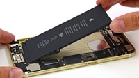 iPhone电池门发酵再遭诉讼 苹果蓄意限制旧款iPhone手机性能