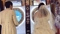 日本情侣在游戏厅拍婚纱照 晒旧照塞网友一嘴狗粮