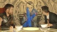 《雷神3》首曝删减片段：女武神吞虫、高天尊玩触手