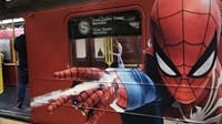 《漫威蜘蛛侠》主题地铁实拍帅爆 小虫车厢发射蛛丝