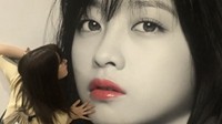 日本“千年美少女”自拍性感写真 香肩诱人红唇吸睛