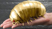 日本推出超大只潮虫模型 土豪金配色还能变换形态