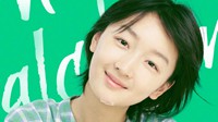 周冬雨玩《王者荣耀》要崩溃 求助网友甄姬如何出装