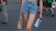 豆瓣女神鼻祖化身国安球迷 超长美腿看呆大叔