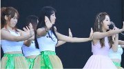 《英雄联盟》决赛现场 SG与热舞美女相映成趣