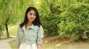 青奥会引导员获赞女神 浓眉杏眼展现古典美