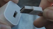 iPhone 6“正反插”充电演示 怎么插都很舒服