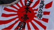男子穿亲日T恤登泰山 遭众“爱国青年”扒衣