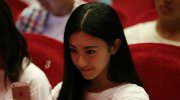 上戏开学典：少女薄露白衣若隐若现 性感自拍