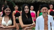 比基尼美女泥浆大战！性感与泥泞的激情搅拌