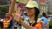 21岁英国姑娘苦练中文在株洲当城管监督员