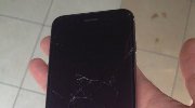 全球首部摔烂的iPhone 6 屏幕变身蜘蛛网