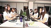 “手机女友”出售廉价的温暖 你还相信爱情吗