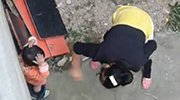 网曝女子打小孩：虐待孩子近5分钟 手段残忍