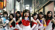 日本制服辣妹涩谷街头玩COS “鬼混”万圣节
