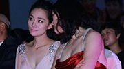 宋佳女儿张楚楚性感亮相 母女俩齐秀事业线