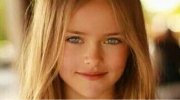俄罗斯9岁萝莉网络爆红 五官精致被赞最美少女