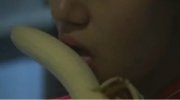 整吞香蕉妹子也是蛮拼的 午间动态图送到