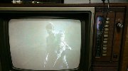 古董电视机玩《美国末日》 阴森幽暗PS4再获新生