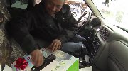 美帝交警当街拦车送Xbox One 违章劝诫还送礼