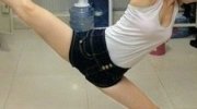 校园“劈腿大赛”开展 众多软妹豪情张开双腿