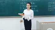 美女教师拄拐上课走红 网友盛赞“最美女腰”