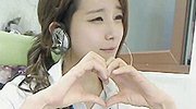 韩国美女主播9个月赚3亿 肤如牛奶深V小露沟