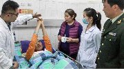 男子熬夜上网成植物人 被100元钞票神奇唤醒