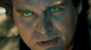 《复仇者联盟2》最新剧照 班纳眼冒绿光欲变身