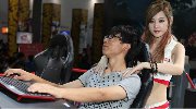 90后女模开办女仆咖啡馆 白花花美腿宅男心痒