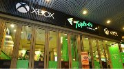 Xbox One官方汉堡店突袭香港 赛车女郎陪玩
