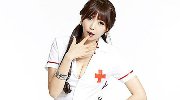 韩国车模热辣走红 大胆狂野护士装乳量十足
