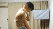 日本少年跳入满浴池可乐 浑身曼妥思肾爆炸！