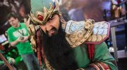 PAX：大“波”Cos靓妹来袭！关二爷霸气外漏