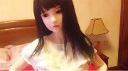 充气娃娃又来了！冲泡面玩PS4撸啊撸无所不能