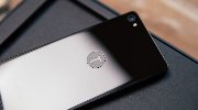 锤子手机二代曝光 “情怀”不减依旧高端